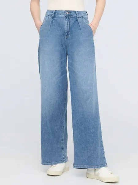 Performance Denim Lite Pleated Pant